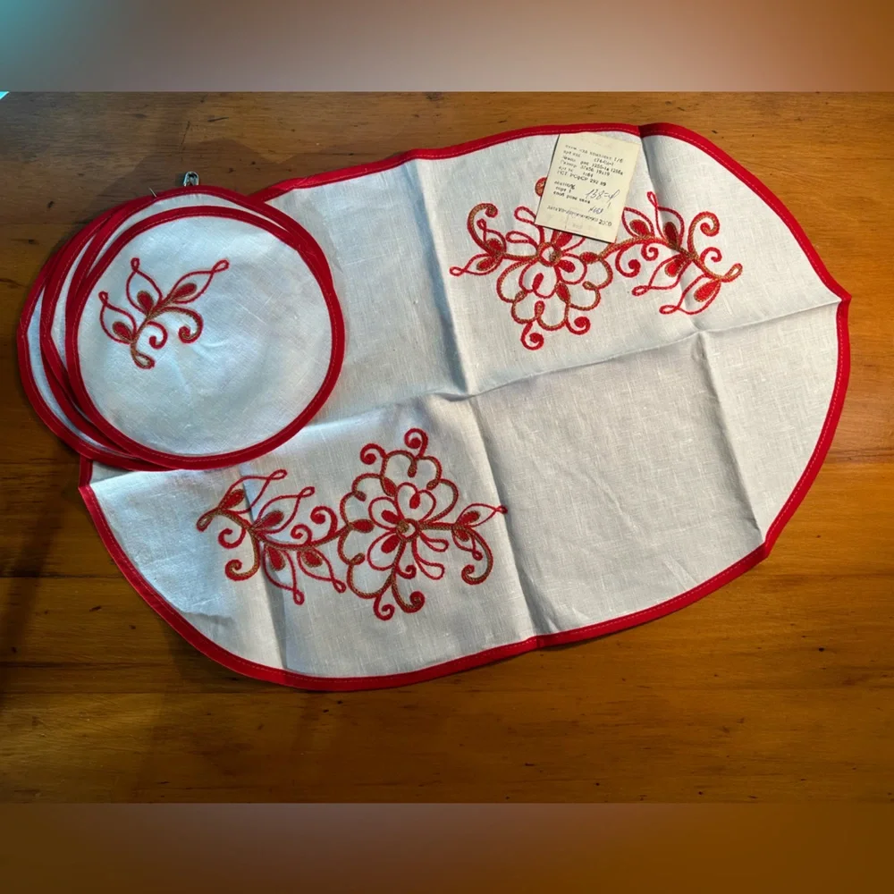 Y2K Traditional Russian Embroidered Linen Centerpiece With 6 Round Napkins ~NWT